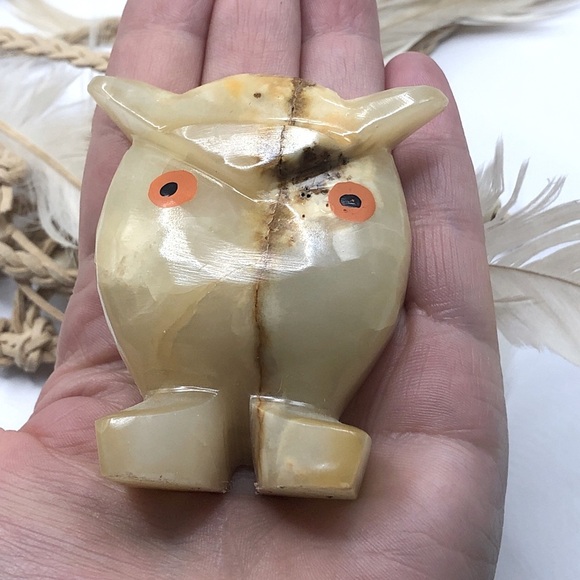 Solid Stone Agate Owl Carving in Cream and Brown - Picture 1 of 10